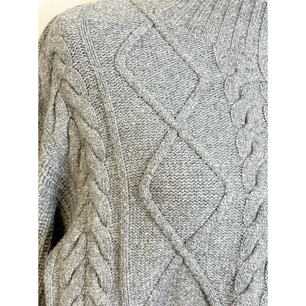 Old Navy Cable Knit Cropped Sweater Women’s M Gray Cozy Comfy Winter